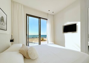 ستائر تعتيم ومكواة/لوح كي وواي فاي مجانًا