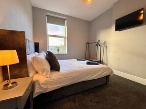 2 bedrooms, iron/ironing board, WiFi, bed sheets - Teds, Apartment 1 - Blackpool (Blackpool)