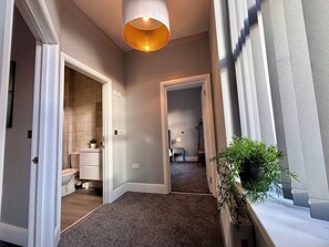 Shower, hair dryer, towels, soap - Teds, Apartment 1 - Blackpool (Blackpool)