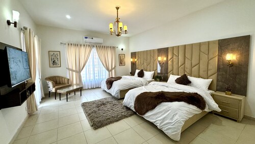 Grand Berkshire Signature Hotel