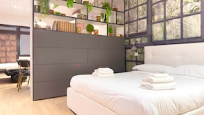 Iron/ironing board, travel cot, WiFi, bed sheets