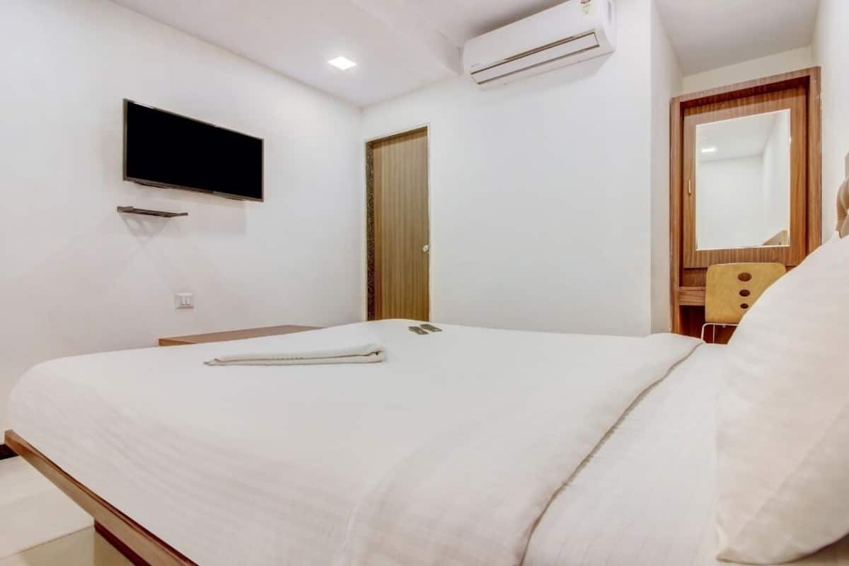 Economy Room, Non Smoking | Desk, iron/ironing board, free WiFi