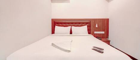 Economy Room, Non Smoking | Desk, iron/ironing board, free WiFi, bed sheets