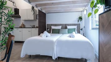 2 quartos, escrivaninha, Wi-Fi de cortesia, roupa de cama