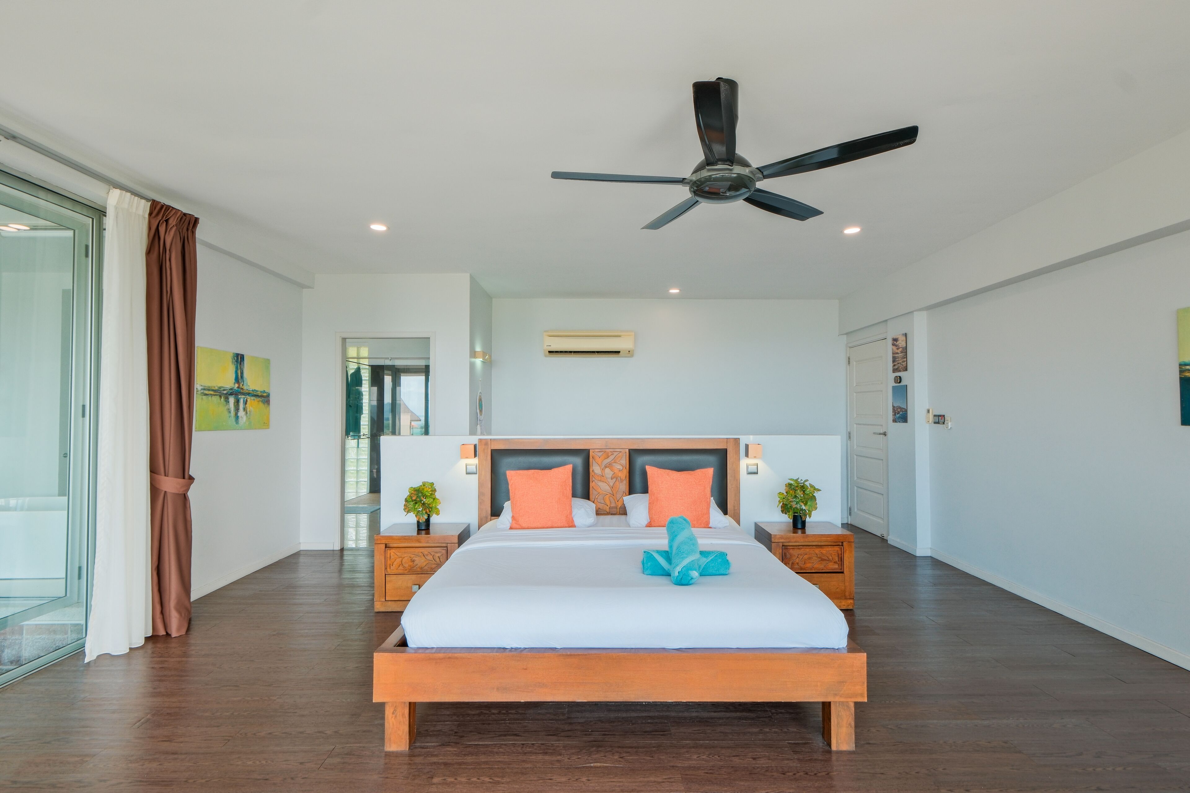 4 多间卧室、客房内保险箱、熨斗/熨衣板、旅行婴儿床