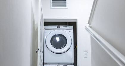 Near ONT Modern Designer Stay Bright Chic Spacious