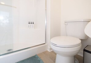 Apartment | Bathroom - Near ONT Modern Designer Stay Bright Chic Spacious (Ontario)