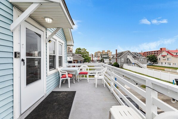 Outdoor dining - Shannon B - upstairs (Ocean City)