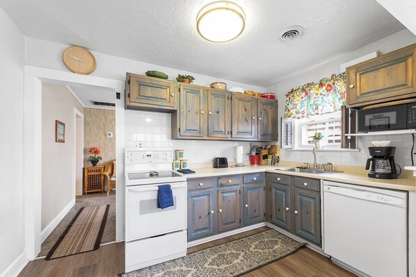 Microwave, dishwasher, coffee/tea maker