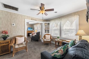 Living area - Shannon B - upstairs (Ocean City)