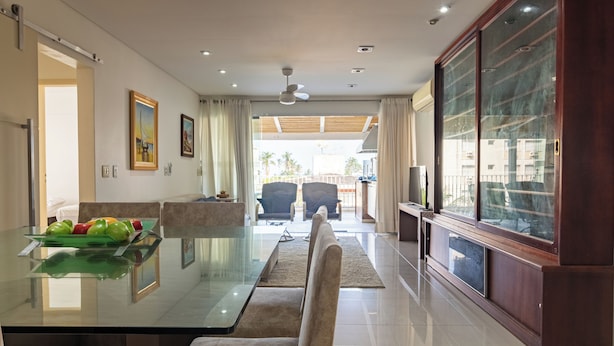 Căn hộ phong cách cổ điển, 3 phòng ngủ, bếp | Phòng khách