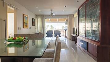 Classic Apartment, 3 Bedrooms, Kitchen | Living room