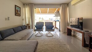 Căn hộ phong cách cổ điển, 3 phòng ngủ, bếp | Phòng khách