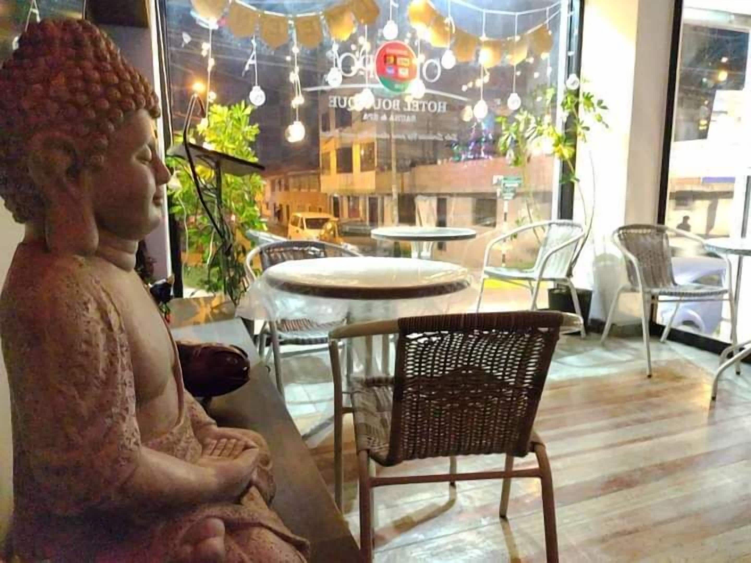 TV connectée, baby-foot, films à la carte, vidéothèque