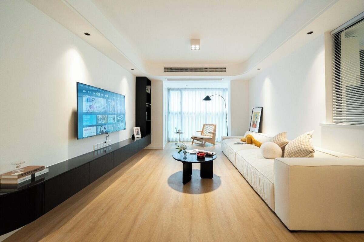 Senior-Apartment, 2 Schlafzimmer, Küche | Wohnzimmer | Flachbildfernseher