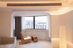 Senior Apartment | Living room | Flat-screen TV - Book and Bed - Xujiahui (Shanghai)