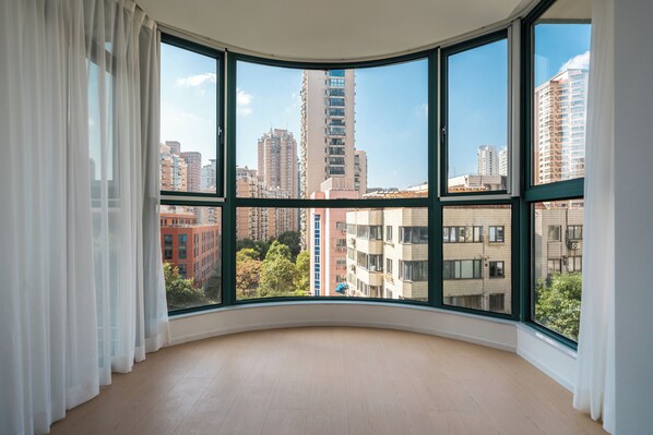 Senior Apartment, 3 Bedrooms, Kitchen | Soundproofing, free WiFi, bed sheets - Book and Bed - Xujiahui (Shanghai)