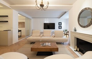 Living room - Book and Bed - Xujiahui (Shanghai)