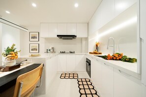 Senior-Apartment, 2 Schlafzimmer, Küche | Eigene Küche | Küchenrolle