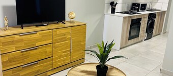Homely Stay _ 2-bedroom Apartment Next To OR Tambo Airport