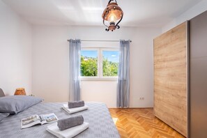 ファミリー ハウス 3 ベッドルーム 2 バスルーム (Holiday Home with Pool near Makarsk) | 3 室のベッドルーム