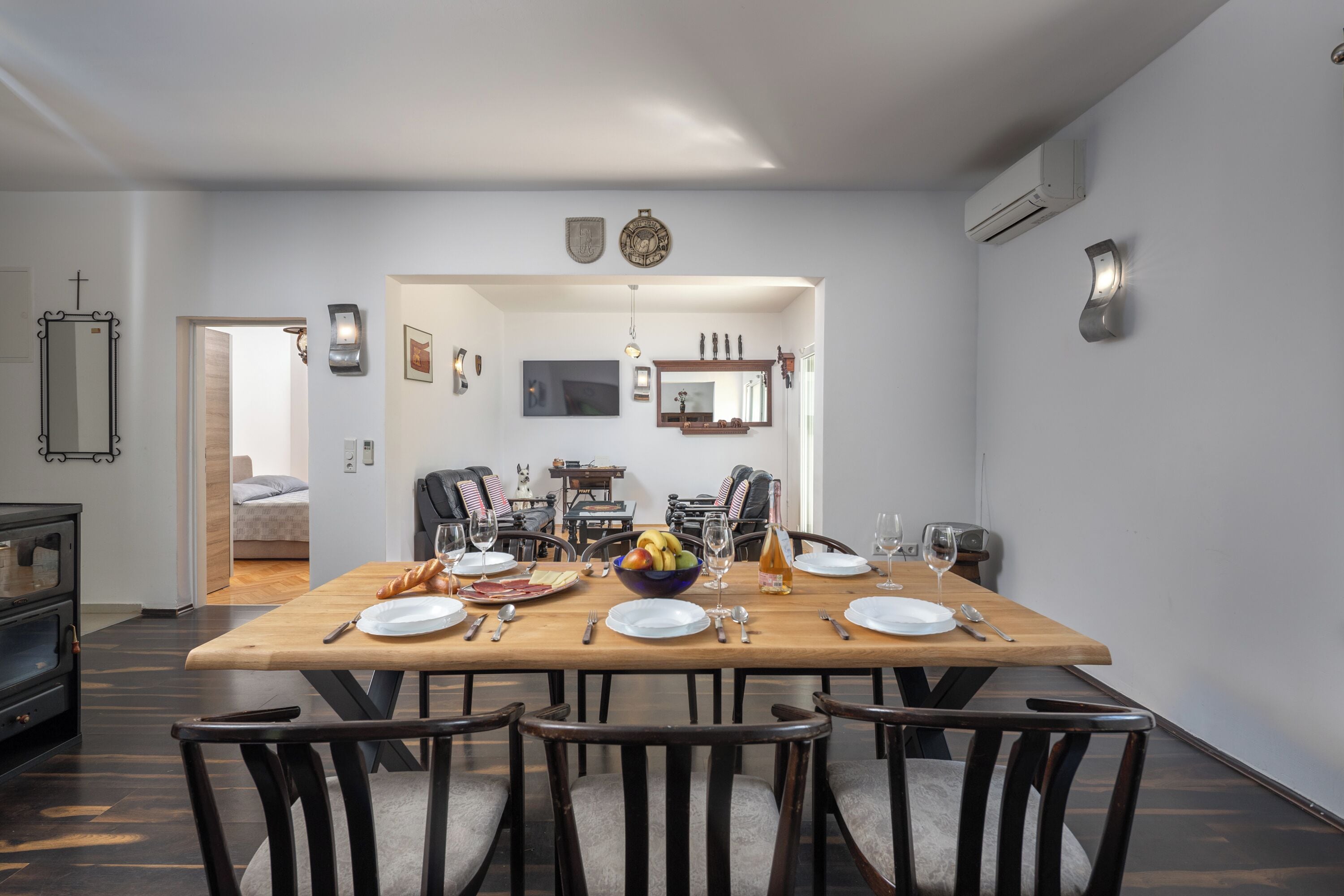 Family House, Multiple Bedrooms, 2 Bathrooms (Holiday Home with Pool near Makarsk) | Dining