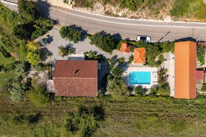 ファミリー ハウス 3 ベッドルーム 2 バスルーム (Holiday Home with Pool near Makarsk) | 外  観