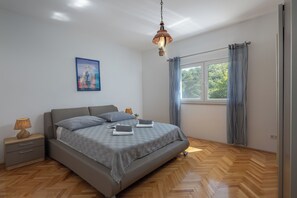 Family House, Multiple Bedrooms, 2 Bathrooms (Holiday Home with Pool near Makarsk) | 3 bedrooms, free WiFi, bed sheets - Holiday Home With Pool Near Makarsk (Proložac)