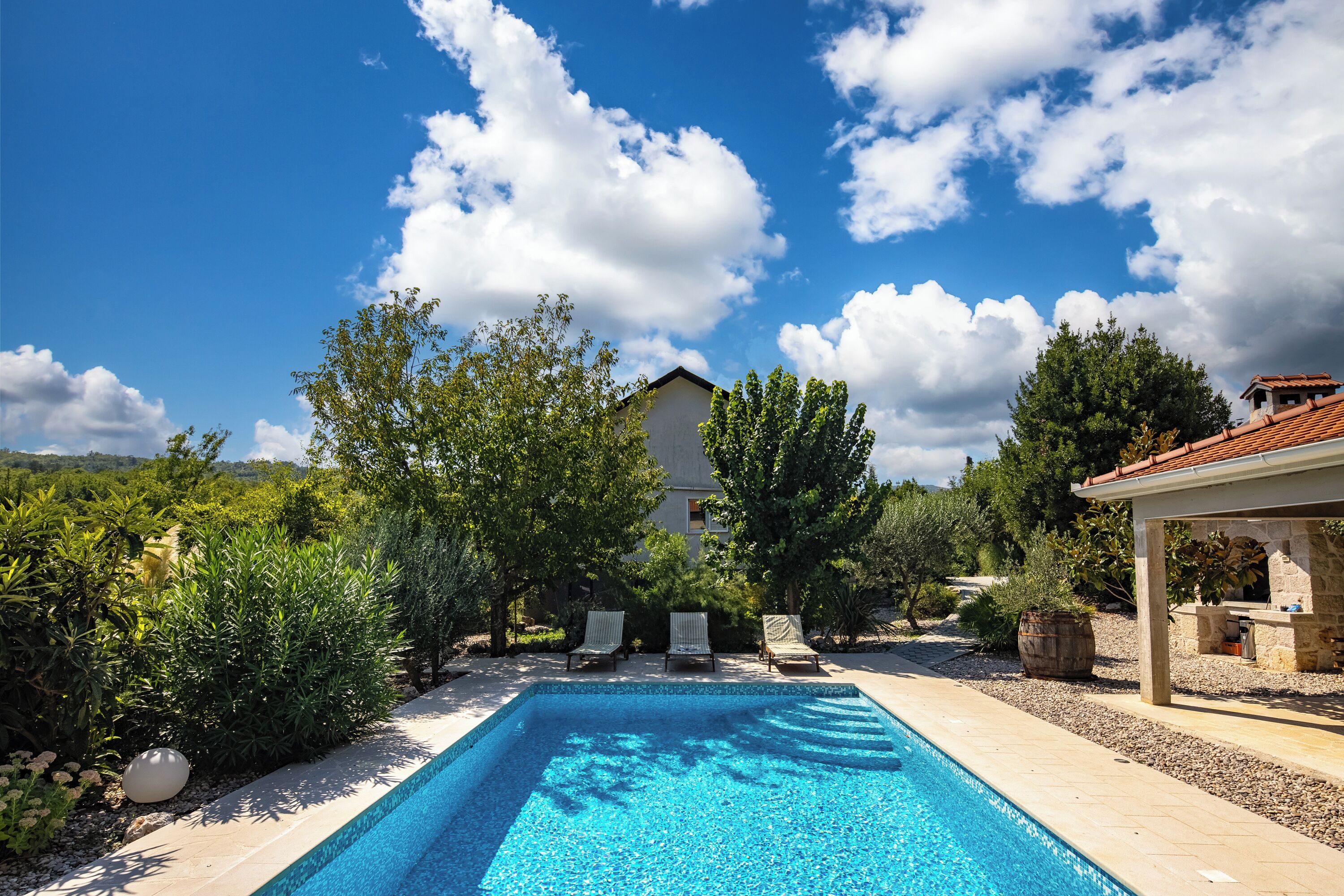 Familiehus, flere soverom, 2 bad (Holiday Home with Pool near Makarsk) | Basseng | Sesongbasert utendørsbasseng