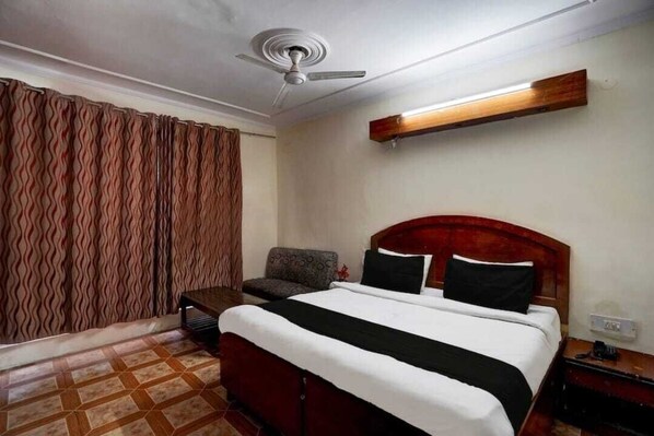 Quarto casal clássico, vista para a cidade | Ferros/tábuas de passar roupa, Wi-Fi de cortesia