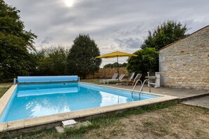 Pool - Holiday Home 'La Musardière' with Private Pool, Private Terrace and Wi-Fi (Champagnolles)