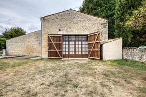 Exterior - Holiday Home 'La Musardière' with Private Pool, Private Terrace and Wi-Fi (Champagnolles)