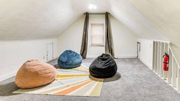 House (5 Bedrooms) | Interior