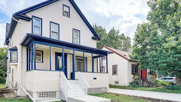 House (5 Bedrooms) | Interior