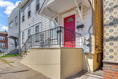 Walkable Location: Pet-friendly Apartment in Lodi!