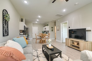 House (2 Bedrooms) | Interior - Patio & Fenced Yard: Home Close to Dtwn Houston! (Houston)