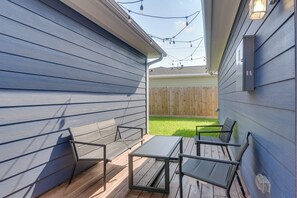 House (2 Bedrooms) | Interior - Patio & Fenced Yard: Home Close to Dtwn Houston! (Houston)