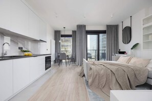 Desk, iron/ironing board, travel cot, WiFi - Bright Studio with a View | Air Conditioning, Close to the Metro (Warszawa)