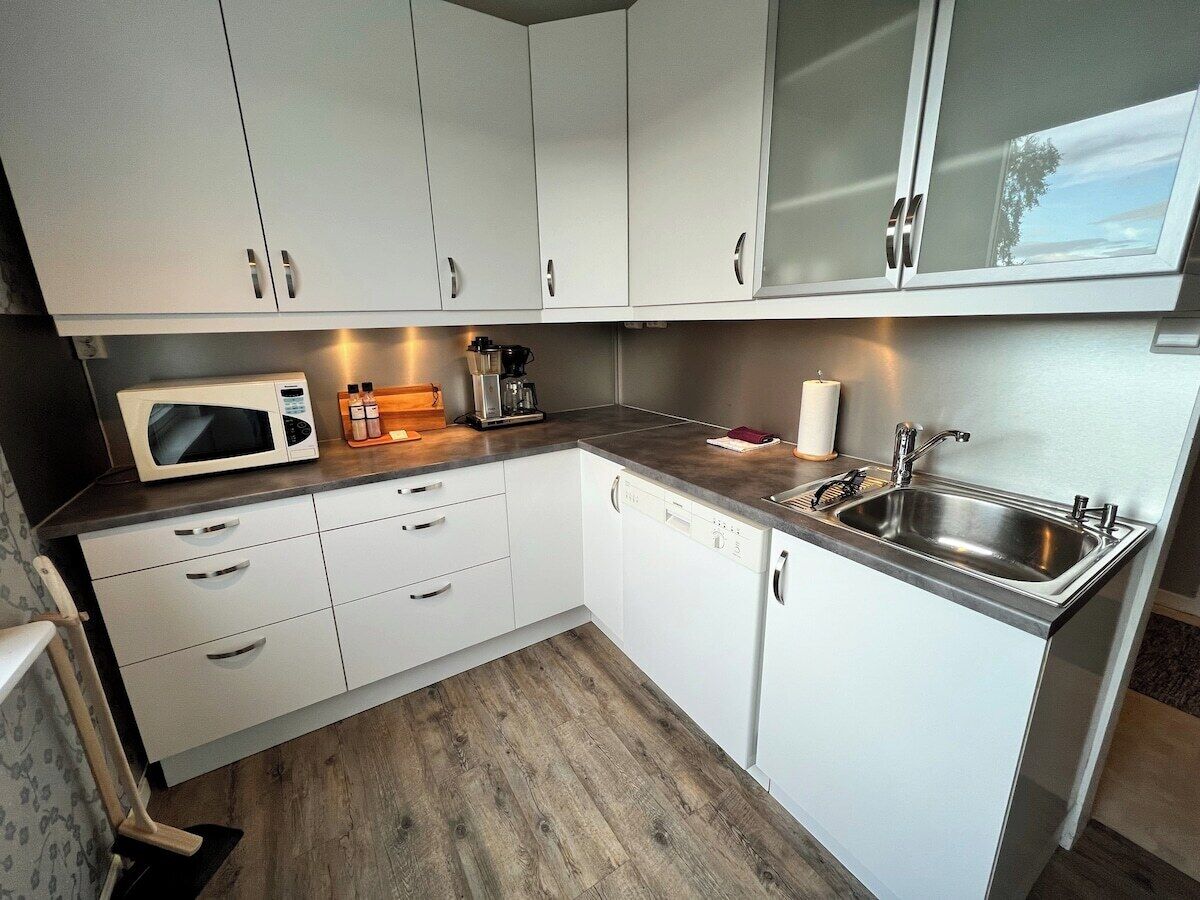 Geladeira, micro-ondas, fogão, lava-louças