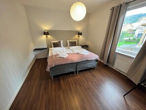 2 quartos, ferros/tábuas de passar roupa, Wi-Fi, roupa de cama