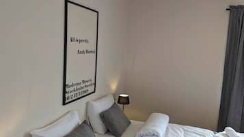 2 dormitorios, tabla de planchar con plancha, wifi y ropa de cama