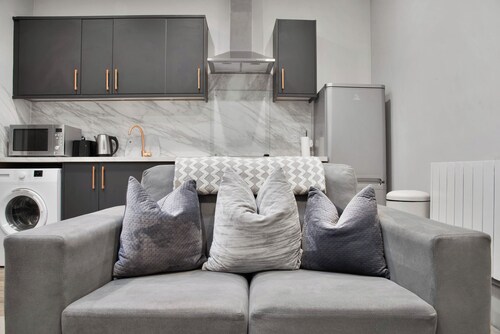 WhiskAwayHomes Shaw Street Apartment 1