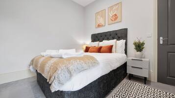 1 bedroom, iron/ironing board, free WiFi