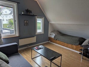 1 dormitori, planxa i posts de planxar, wifi i roba de llit