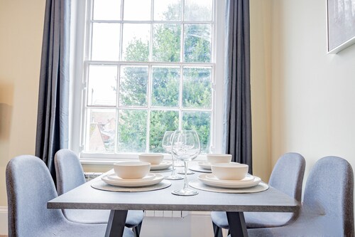 WhiskAwayHomes Shaw Street Apartment 5