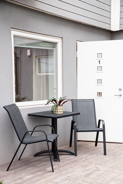 Modern apartment near train station (H77A)