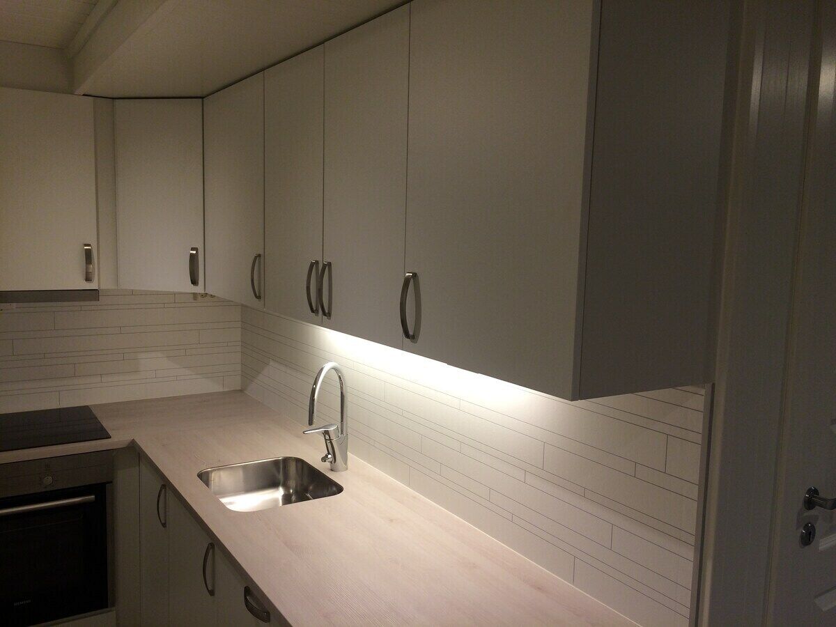 Geladeira, micro-ondas, fogão, lava-louças