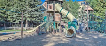 Sauna & Ski Shuttle Access: Mtn-view Condo in Avon