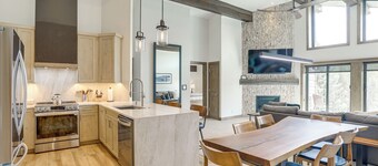 Sauna & Ski Shuttle Access: Mtn-view Condo in Avon