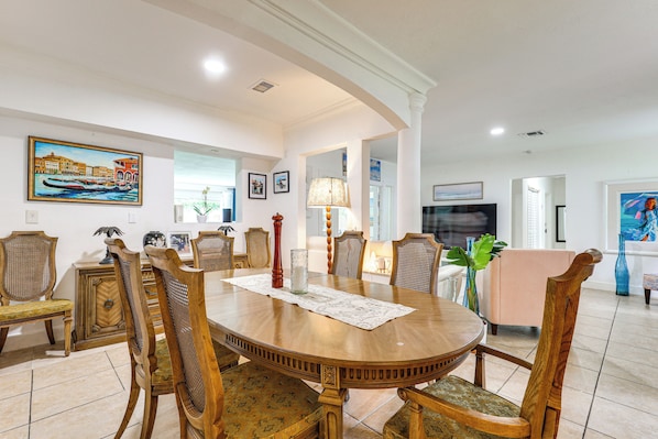 Interior - 5 Mi to Beach: Home w/ Shared Yard in North Miami (North Miami)